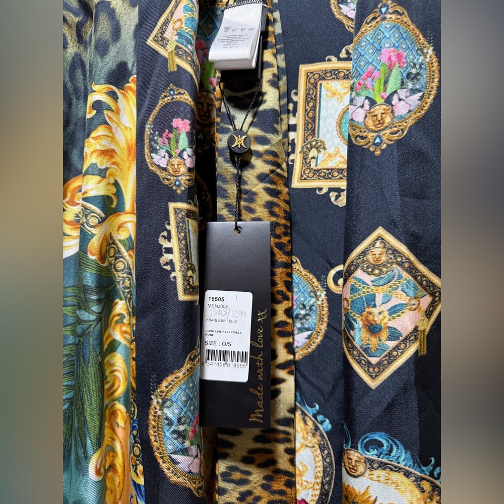 Camilla Long Line Reversible Robe
Fearless Felis - Picture 10 of 12